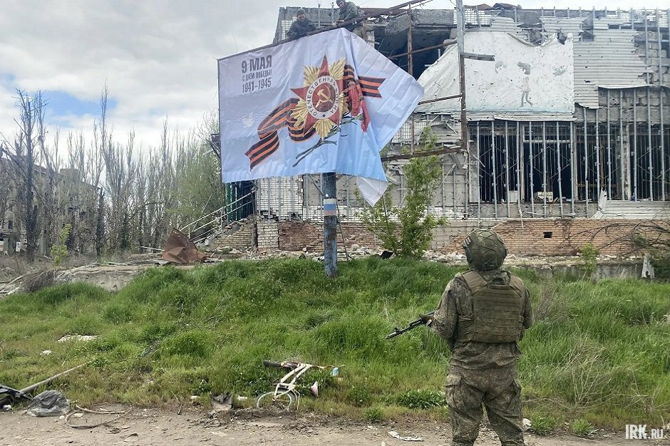 Баннер в Артемовске. Фото предоставил замполит 6-й МСД, руководитель Иркутской региональной Ассоциации ветеранов СВО Роман Рахманкулов