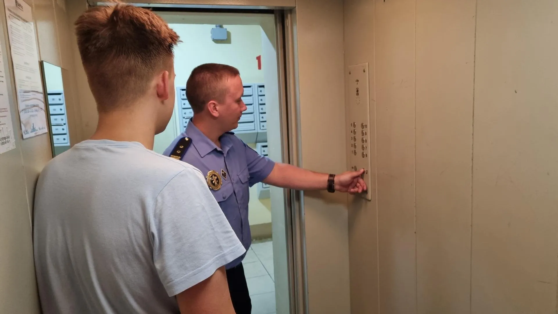 Краснознаменцы жалуются на неисправность лифтов и грязь в подъездах