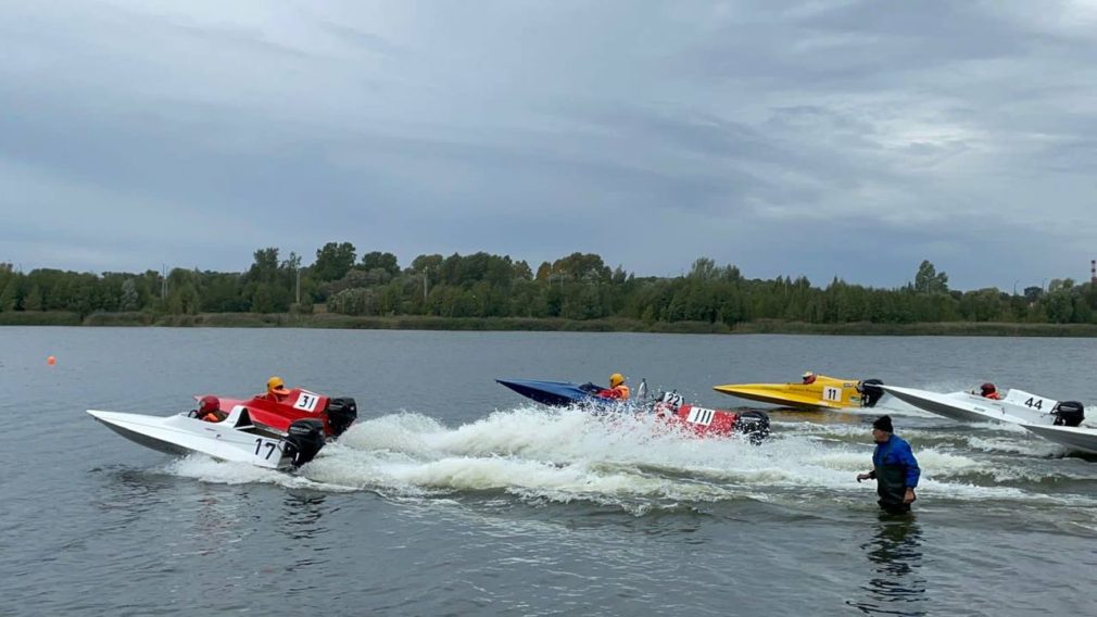 Покорено 5. Соревнование водно моторный спорт. Водно-моторный спорт в Армении. Старт в водном моторном спорте пикограмма.