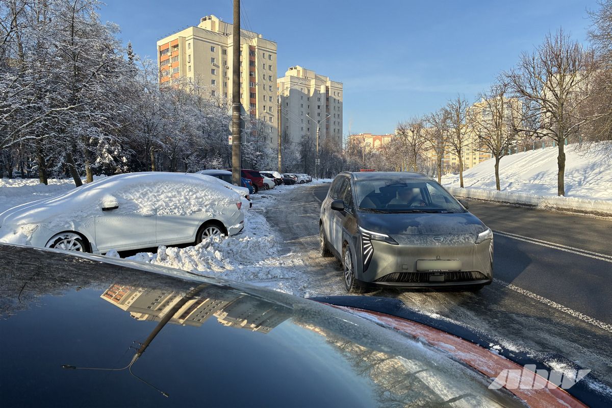 Таксисты занимают все зарядки? Что происходит на электрозаправках днем