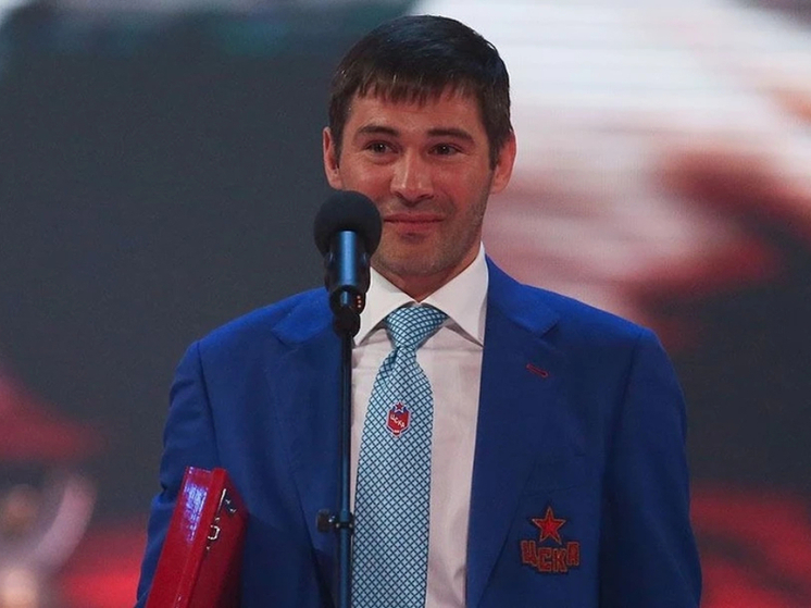 Тренер ЦСКА Попов поделился эмоциями от поднятия именного стяга в Омске