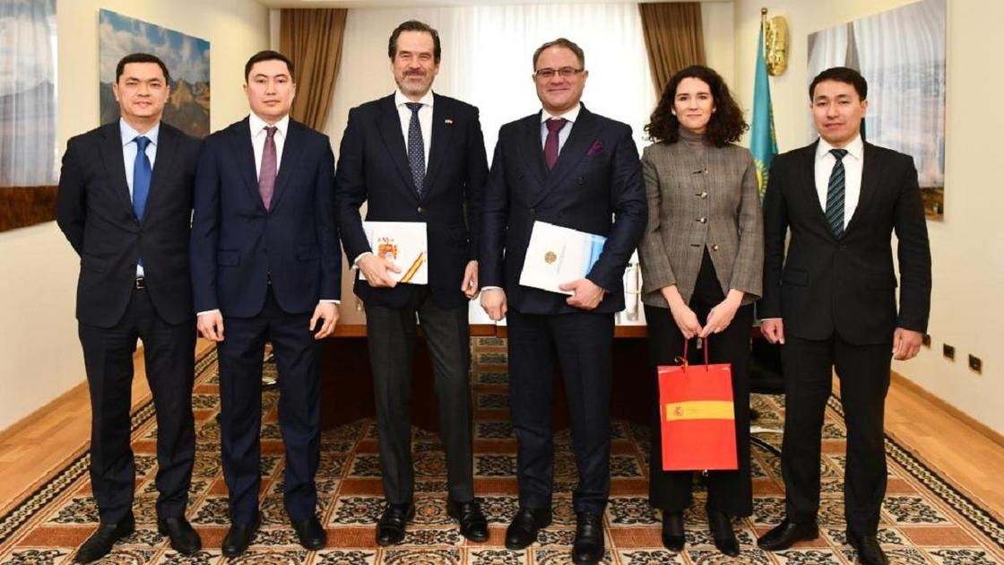 Представители Казахстана и Испании