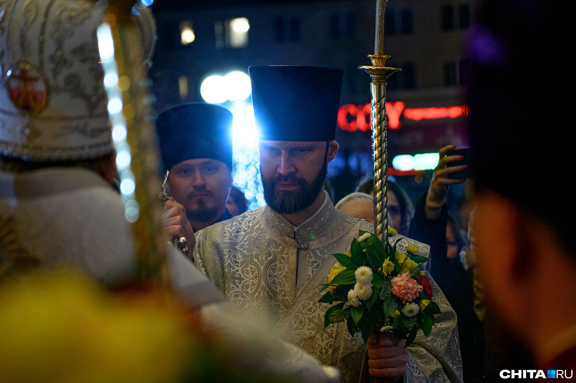 кафедральный собор чита внутри. чита кафе кафедральный собор казанской иконы божией матери. служба в чите в храме?. служба в храме чита. храм иконы божией матери счастье.