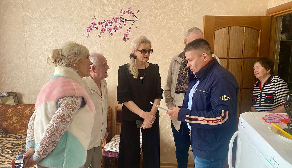 Представители Калининградского реготделения АЮР поздравили ветеранов ВОВ