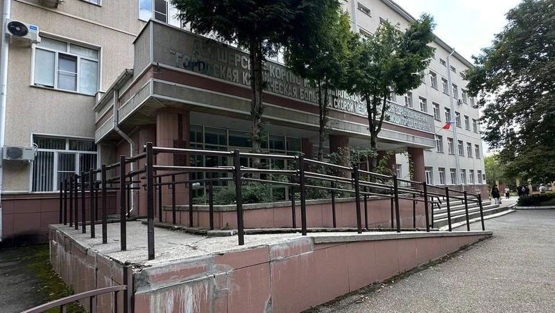 Главный вход роддома в Ставрополе закрыли на месяц из-за ремонта