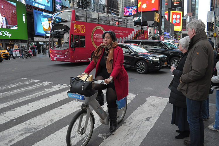 «Прекращение финансирования города в наказание за то, что его жители имеют мнение, отличное от президентского, — это такая себе история не для города, а для Трампа»