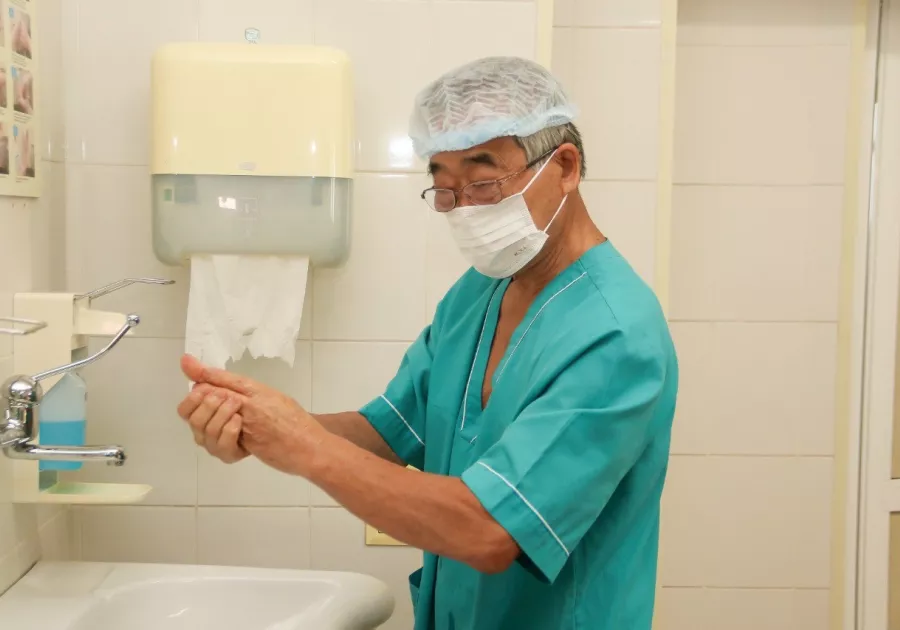 Юрий Тен готовится к операции