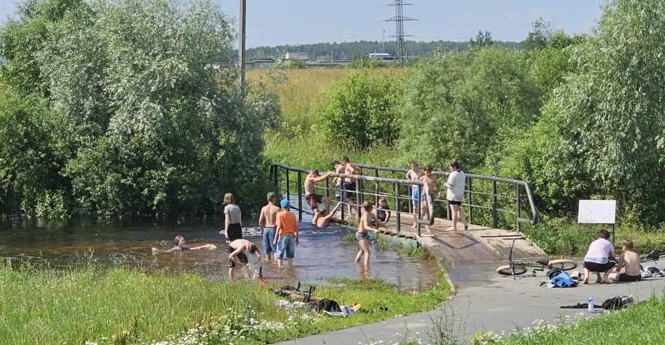 Новгородцев настоятельно призывают присмотреть за детьми у воды