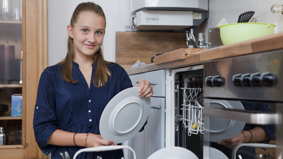 Посудомойка зарплата. Load the Dishwasher.