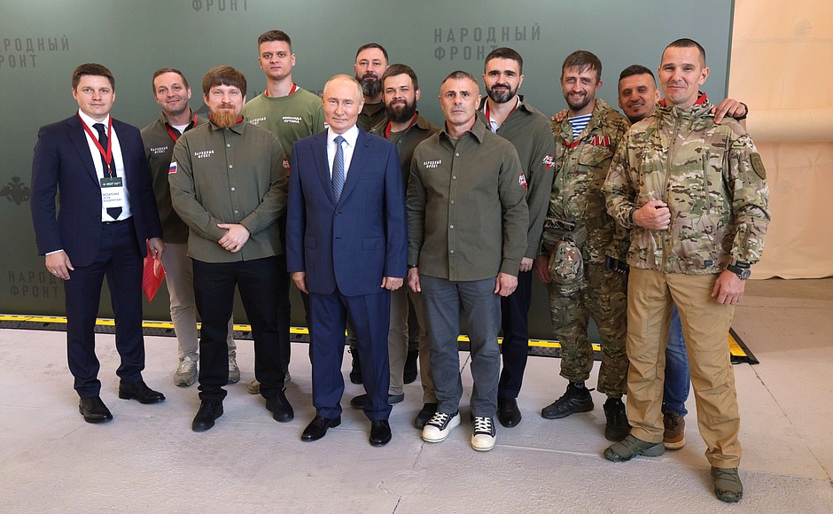 В ходе посещения Специального технологического центра. С инженерами, разработчиками беспилотников народного ОПК.