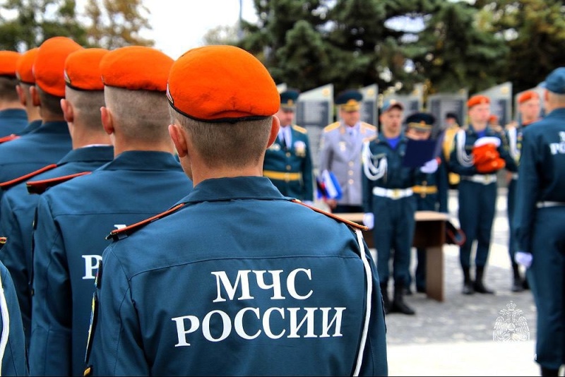 Службе — присягаем, долг — исполняем: курсанты-спасатели первого курса Донецкого института ГПС МЧС России дали клятву на верность Отечеству