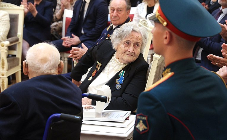 Церемония вручения знаков отличия «Почетный гражданин Санкт-Петербурга» в Мариинском дворце