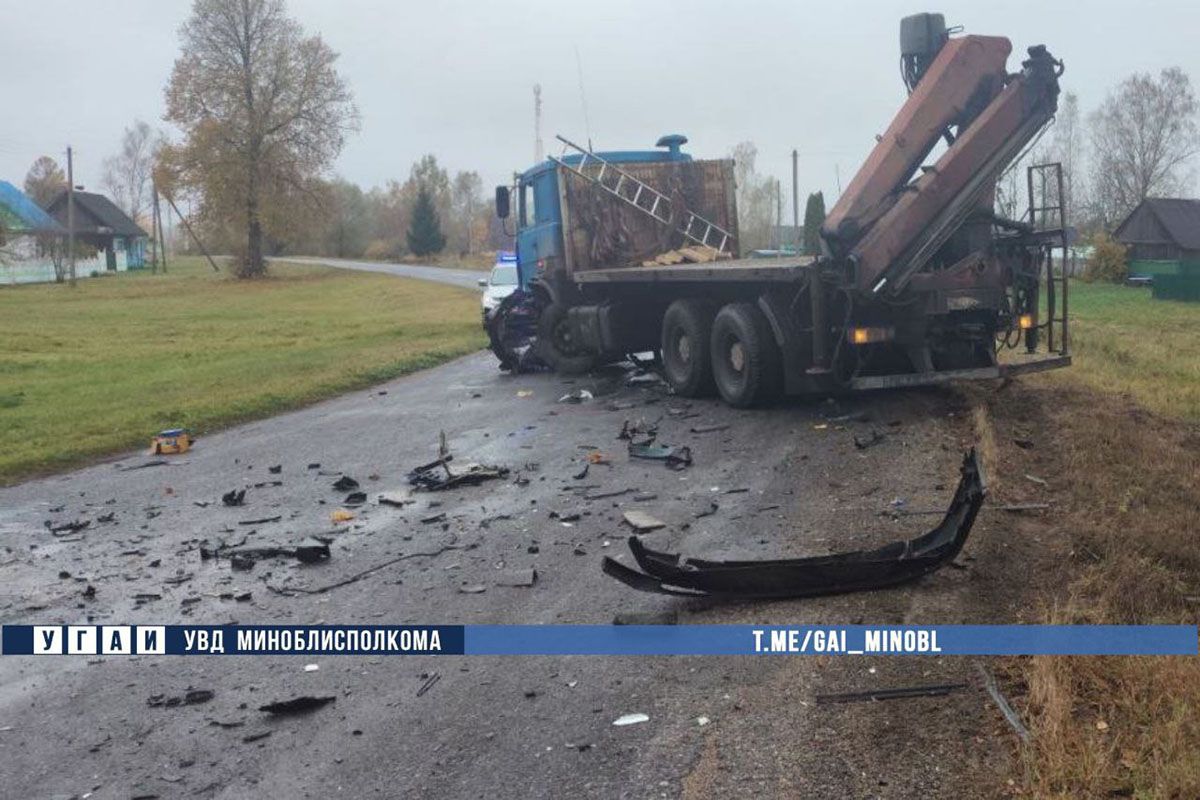 В Борисовском районе столкнулись Renault и МАЗ – последствия печальные