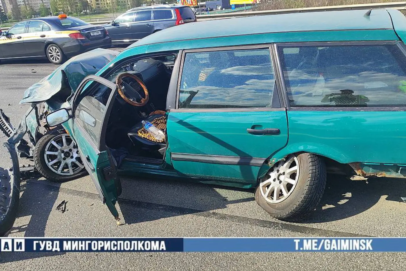 На МКАД столкнулись три автомобиля – причиной стало перестроение