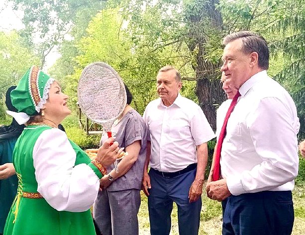 Сергей Рябухин в ходе поездки в регион принял участие в 57-м Всероссийском Пушкинском празднике поэзии в с. Языково Карсунского района