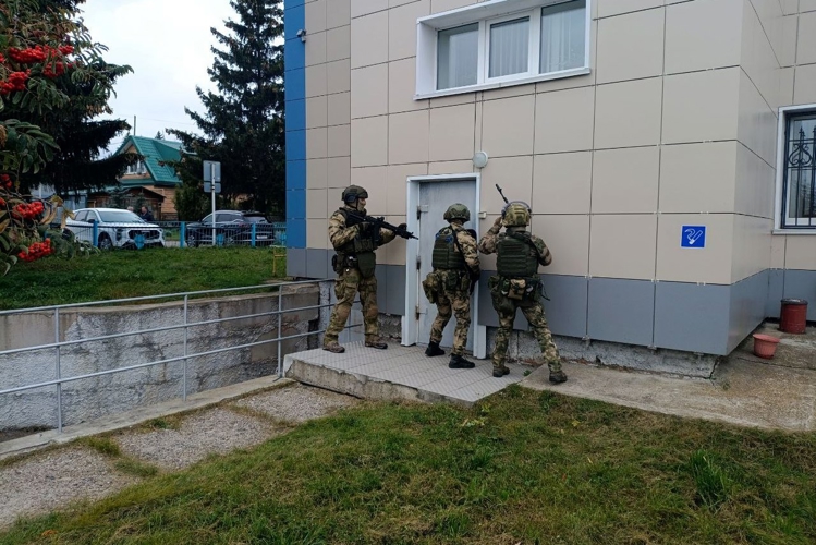 В Чувашии сотрудники Росгвардии приняли участие в антитеррористической тренировке на объекте прокуратуры