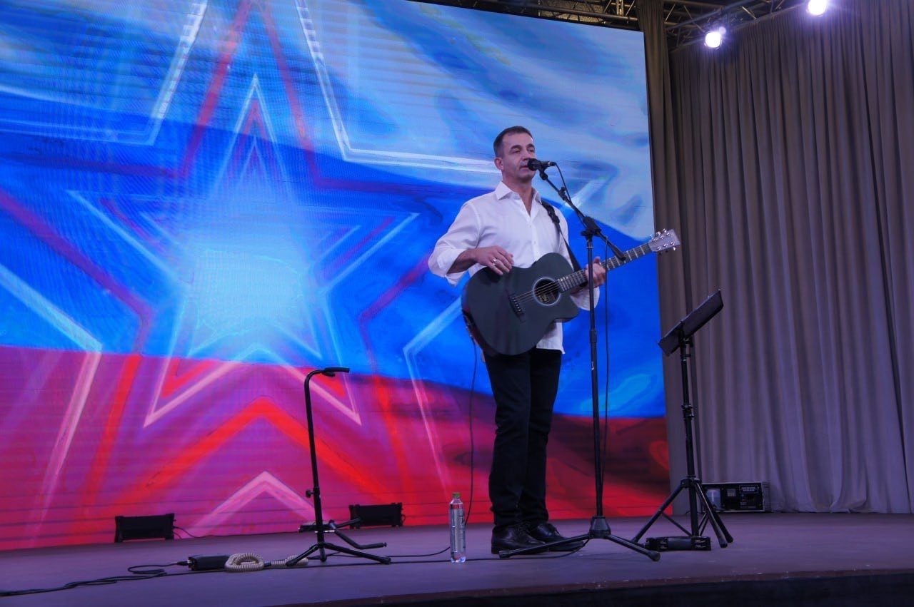 Дмитрий Певцов