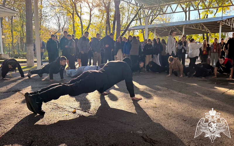 Росгвардейцы встретились с подростками Ростовской области