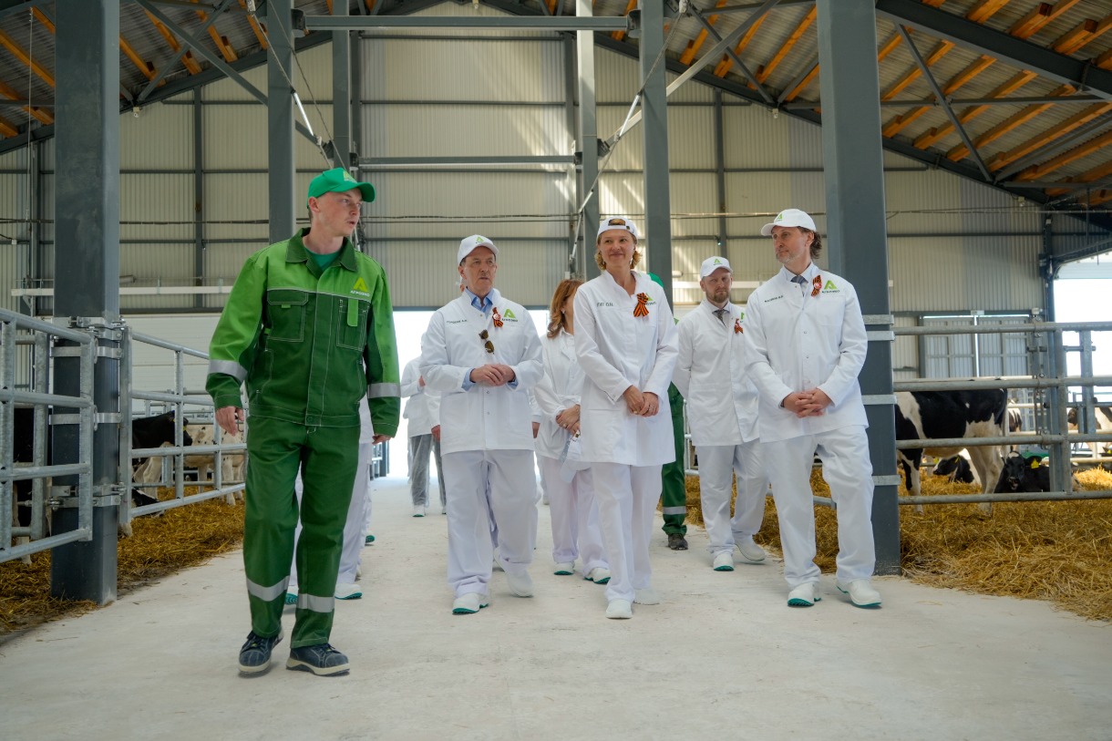 Делегация высокого уровня оценила работу молочного комплекса АГРОЭКО
