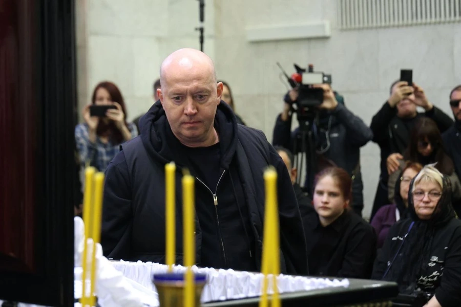 Сергей Бурунов, Гарик Харламов и Ирина Темичева простились с Романом Поповым