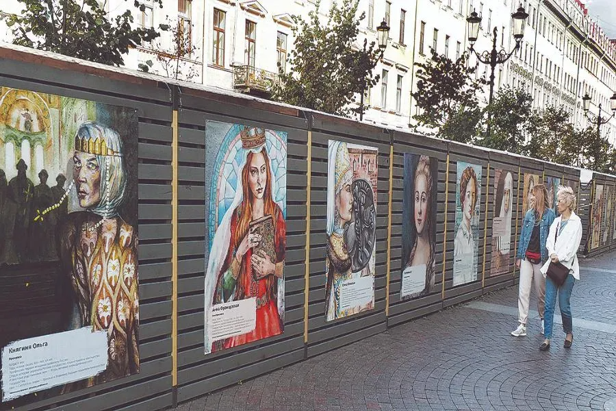 Завтра стартует седьмой сезон фестиваля «Театральный Петербург на Книжных аллеях» | ФОТО Сергея ГРИЦКОВА
