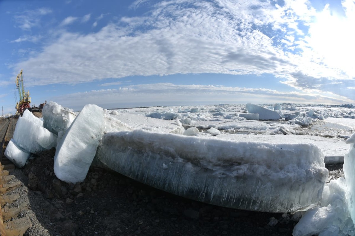 Енисей норильск ледоход 2024. Ледоход на Енисее 2022 Дудинка. Ледоход в Дудинке. Енисей Дудинка. Дудинка лед.