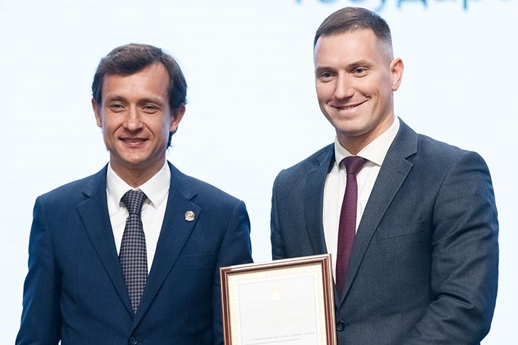 Айрат Хайруллин сегодня утром официально покинул свой пост и новым министром стал первый заместитель Хайруллина Илья Начвин