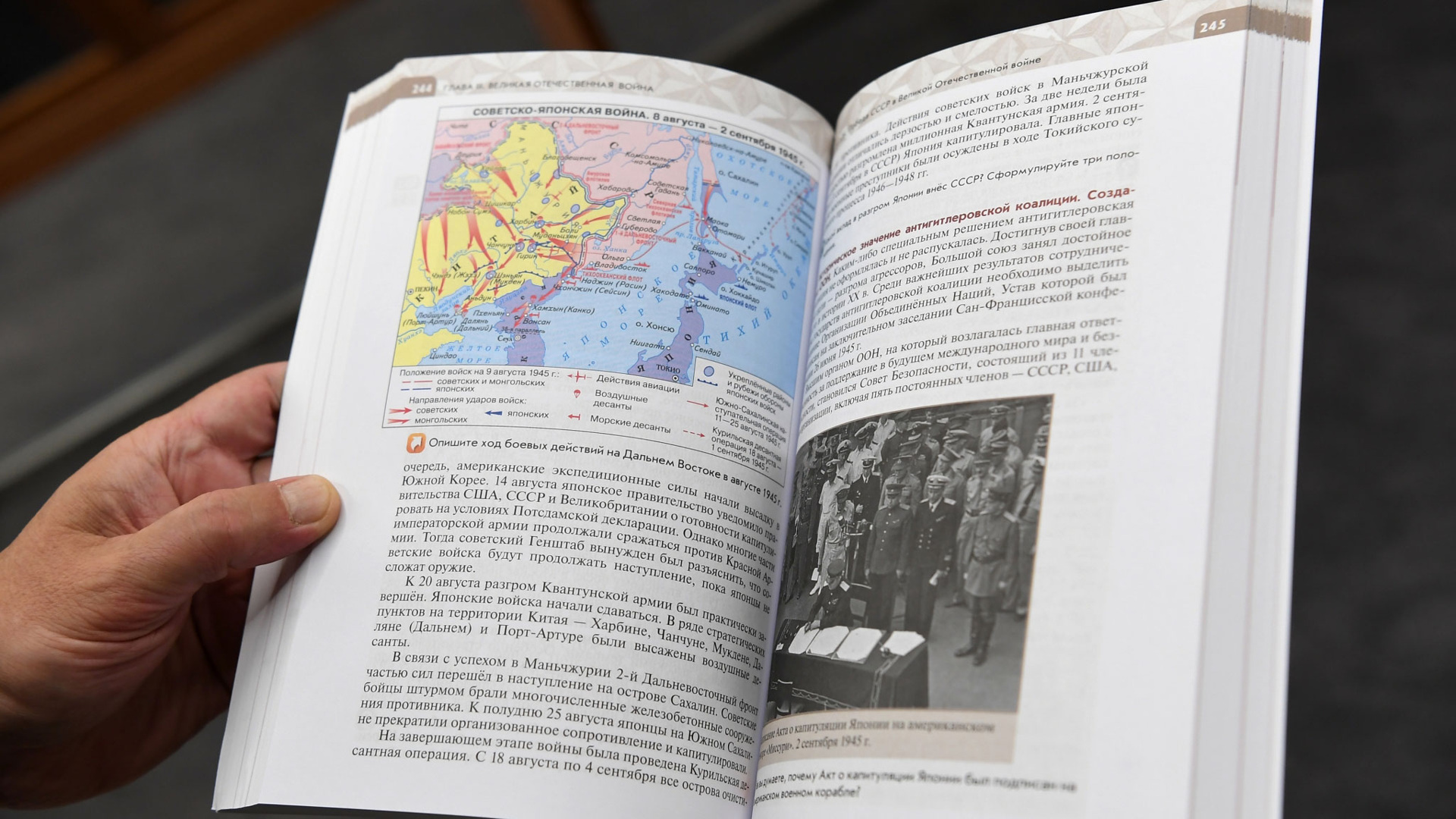 В РФ написали учебник по истории для колледжей, он будет втрое дешевле школьного