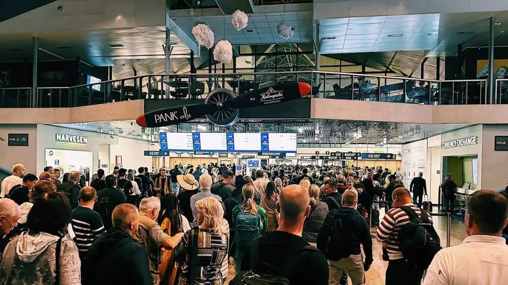 Министр сообщений Литвы: очереди в Вильнюсском аэропорту должны исчезнуть через месяц