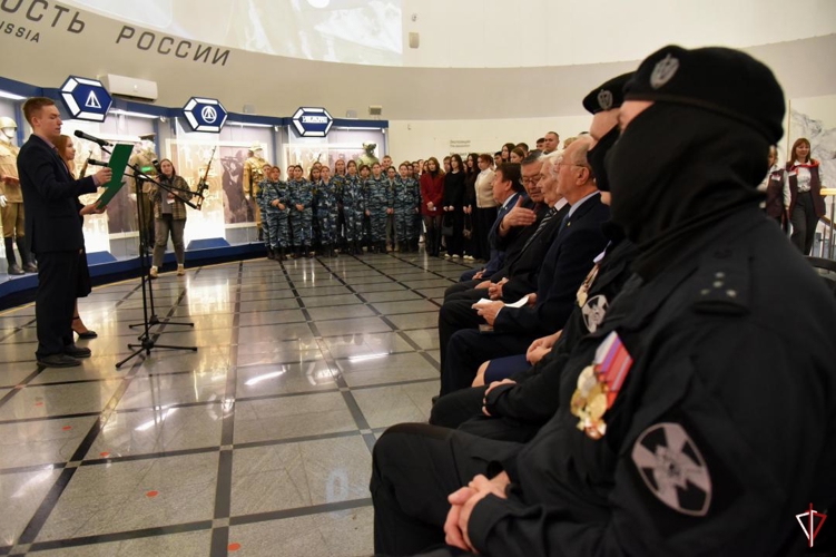 В Удмуртии спецназ Росгвардии принял участие в открытии выставки «Долг. Честь. Отвага», посвященной 75-летию подразделений специального назначения