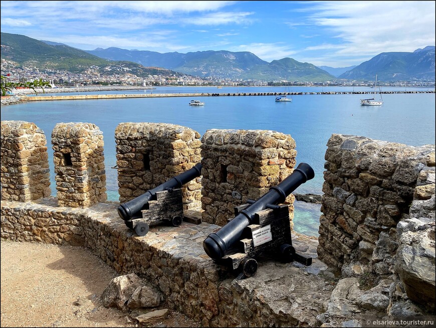 Аланья в ноябре. Пещера Дамлаташ. Красная башня. Судоверфь Терсане.