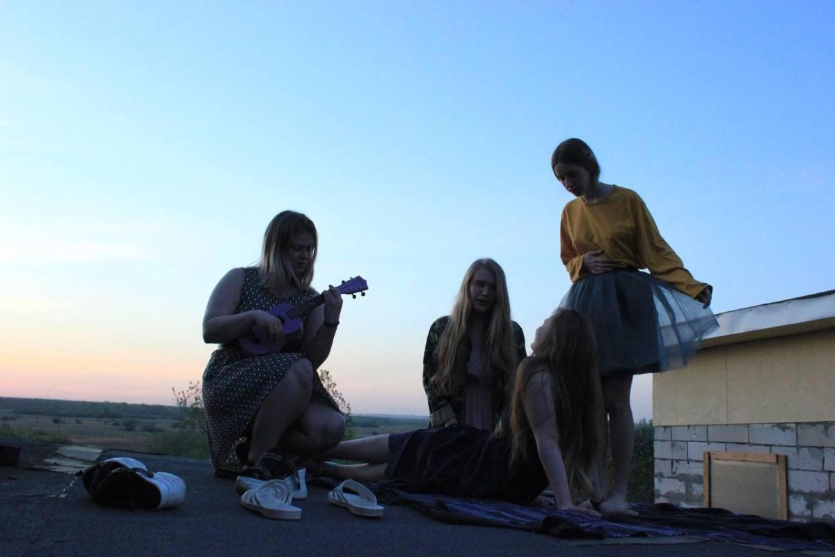 приблизительно 20