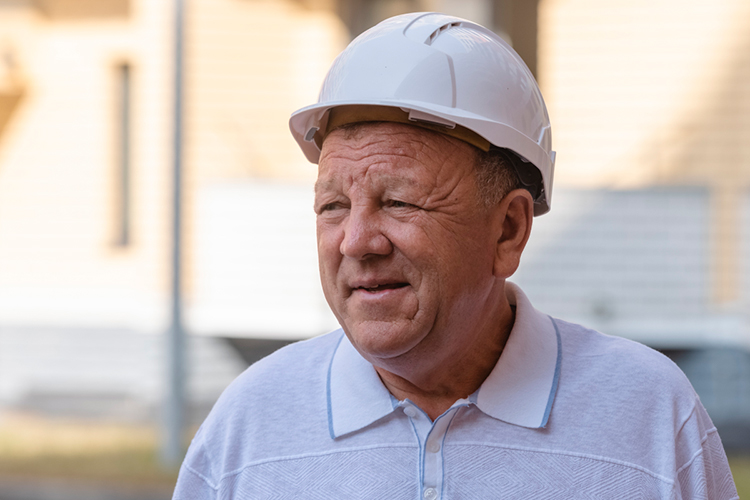 Среди крупных подрядчиков заметной фигурой снова является Газинур Ахметов — наверное, это самый крупный взлет участника рейтинга в этом году (плюс 8 позиций)