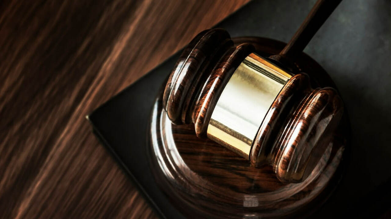 Суд был перенесен из-за отсутствия подсудимых