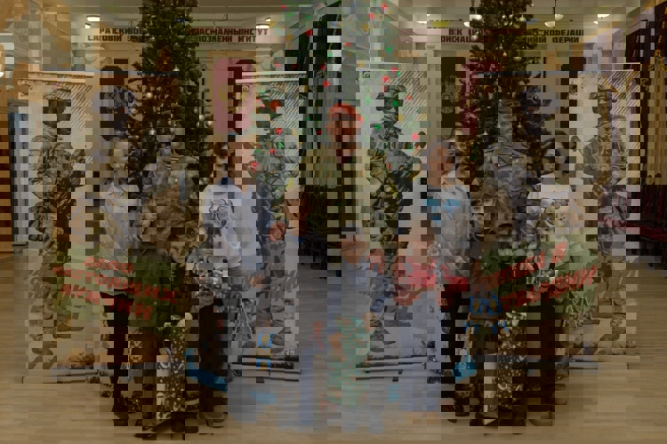 Начальник Саратовского военного института Росгвардии исполнил желания саратовских школьников