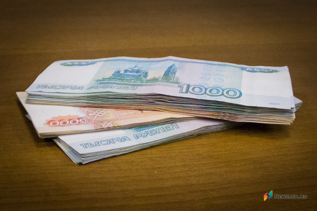 Пенсионерка похитила из чужой сумки 11 тысяч рублей