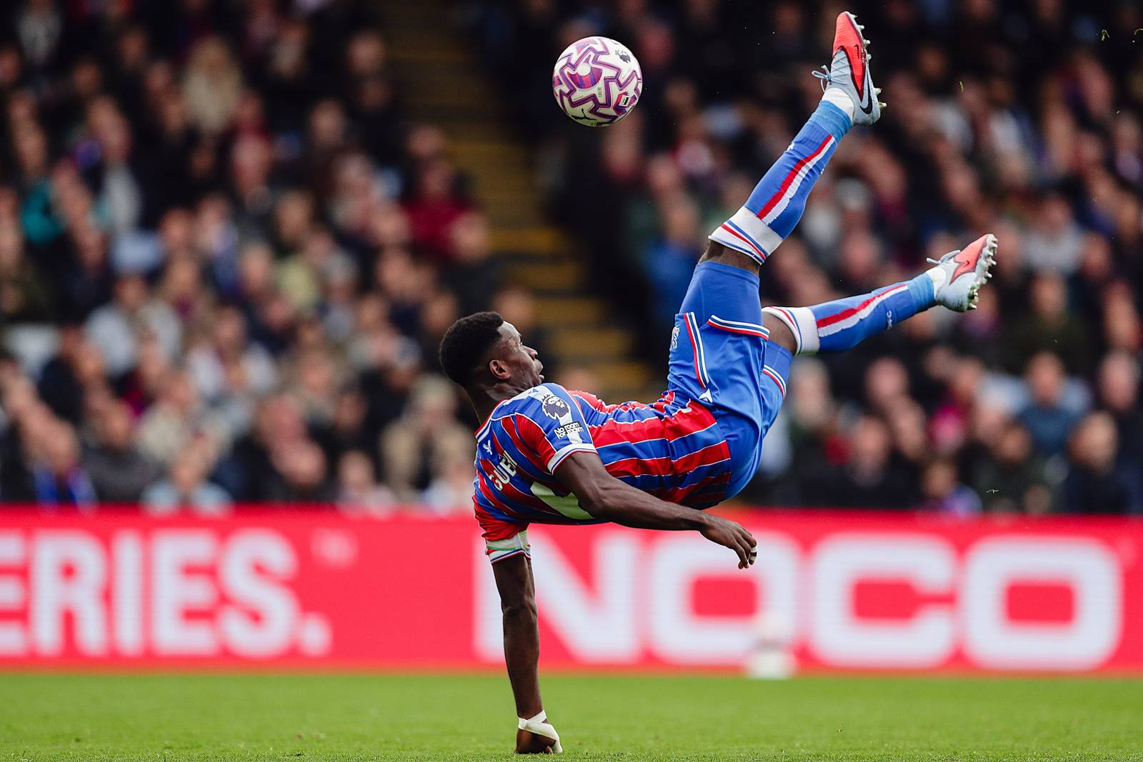 «Манчестер Сити» объявил о подписании Гехи