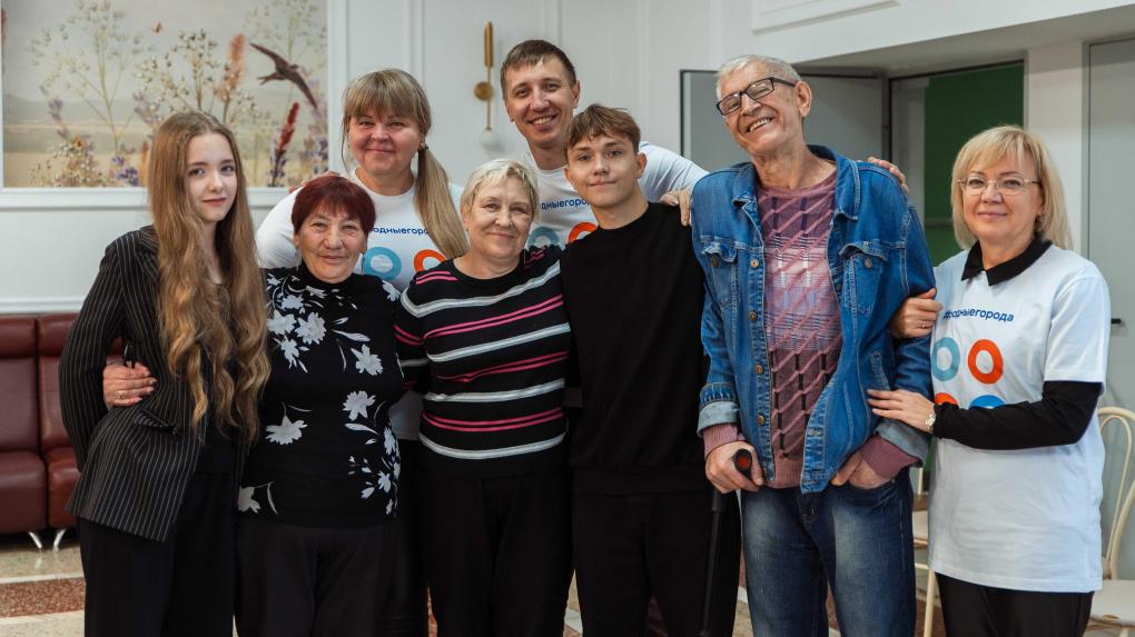 Волонтёры «Газпромнефть-СМ» поздравили жильцов подшефного Таврического дома-интерната