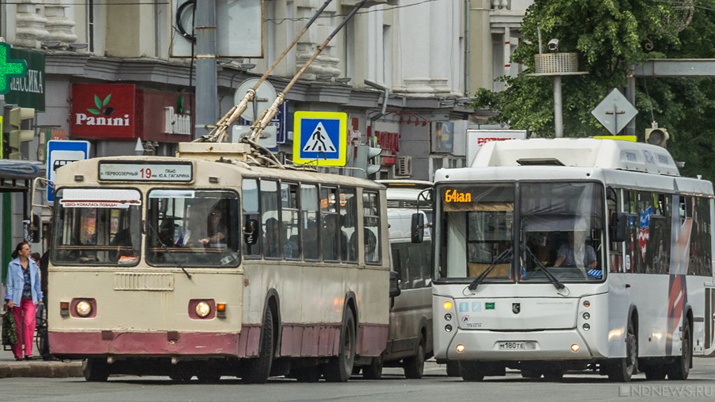 Общественный транспорт челябинск. Новые троллейбусы. Троллейбус Челябинск. Новый русский в троллейбусе. Автобус Челябинск.