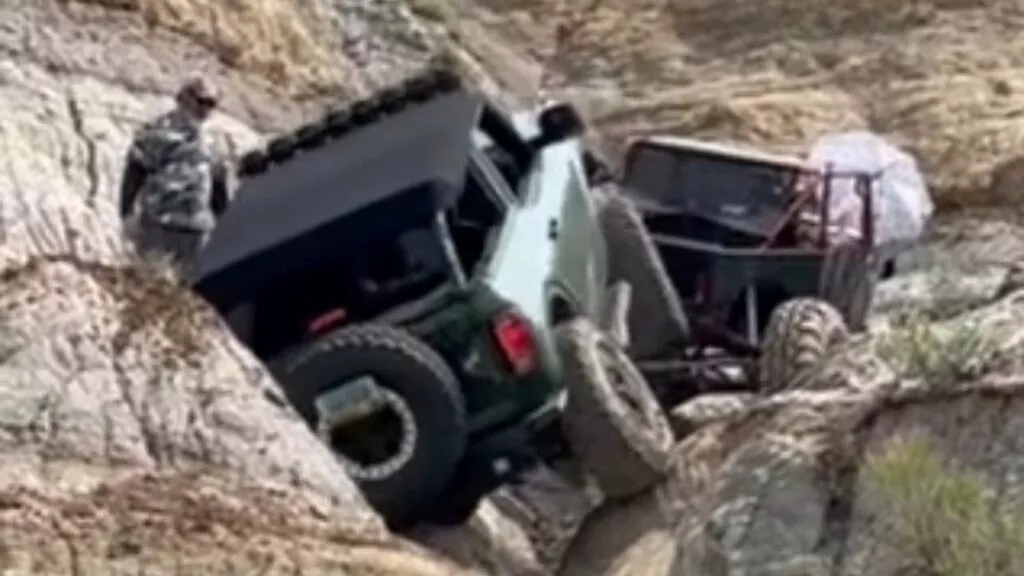На этом видео, Ford Bronco показывает свои крутые внедорожные способности 