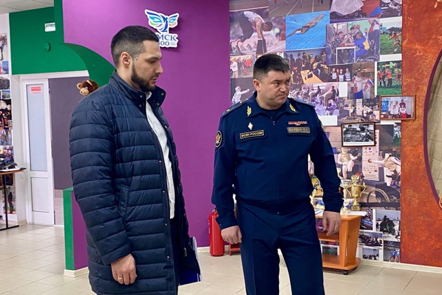 Начальник УФСИН России по Омской области Сергей Балдин и президент футбольного клуба «Иртыш» Кирилл Ягодка обсудили перспективы взаимодействия