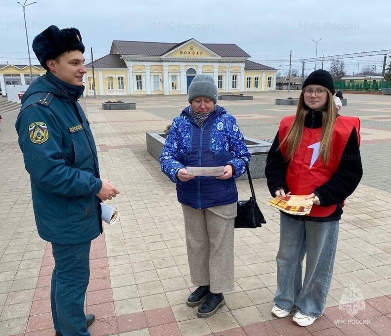 О правилах пожарной безопасности в отопительный период напоминают сотрудники МЧС России