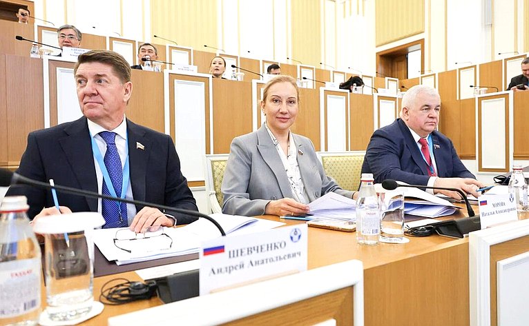 Делегация сенаторов по наблюдению за проведением референдума по принятию новой Конституции Казахстана приняла участие во встрече в Конституционном суде Республики Казахстан