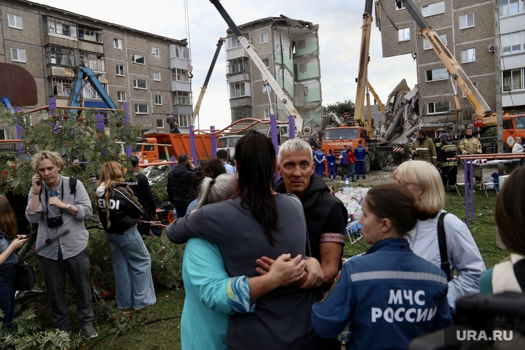 Обрушение дома по улице Сибирская, 81 в Нижнем Тагиле. Нижний Тагил, мчс, нижний тагил, спасатели, разбор завалов, сибирская 81