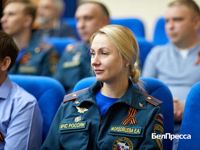 В День пожарной охраны губернатор наградил сотрудников белгородского МЧС - Изображение 1