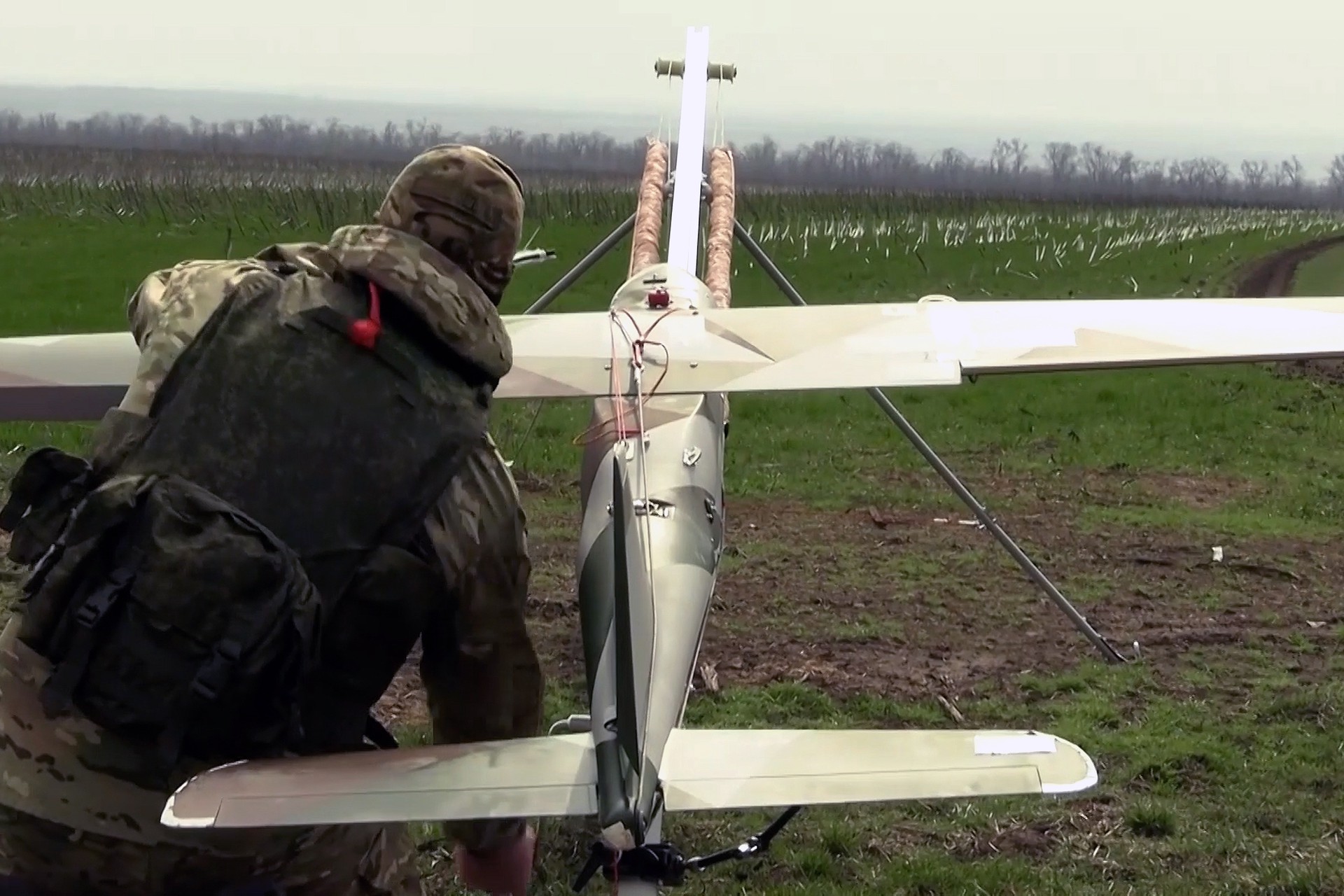 «Наши деды были братьями в окопах»: над Украиной разбросали листовки к 9 Мая