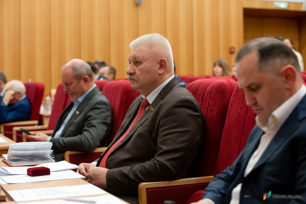 Сергей Мамаев в центре.