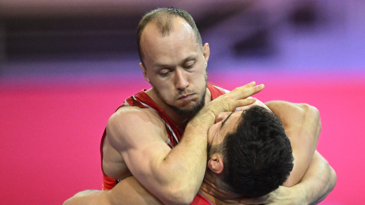 Российский борец Емелин проиграл в схватке за бронзу на ЧМ в Хорватии