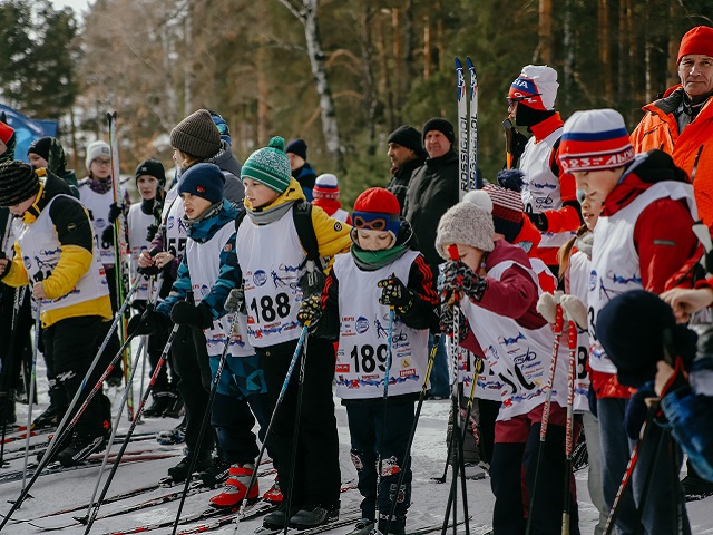 Почти 10 тысяч человек приняли участие в Дне спорта «На лыжи!» компании Эн+
