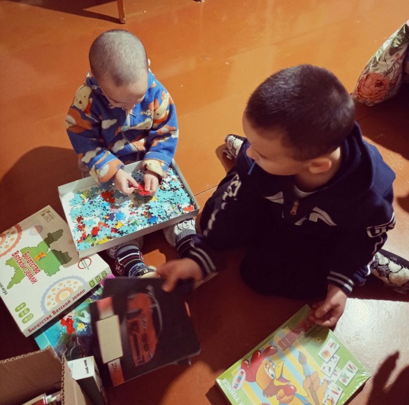 Семья участника СВО получила помощь после пожара в Безбожнике